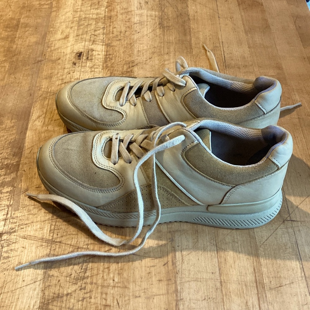 Butter yellow Everlane sneakers